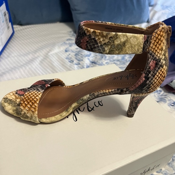 Style & Co snakeskin heels - Picture 3 of 4